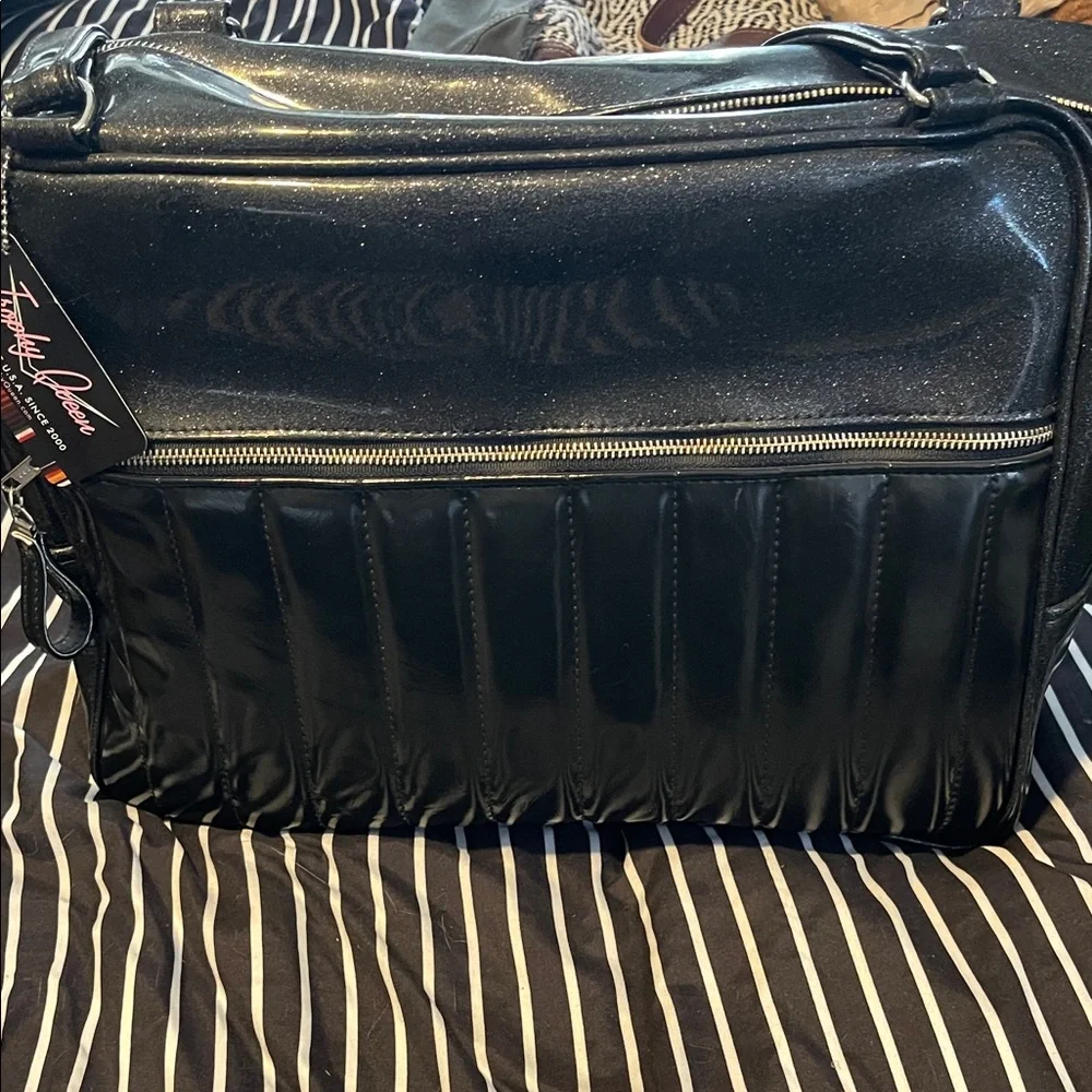 Trophy Queen Weekender a travel bag - Picture 6 of 6